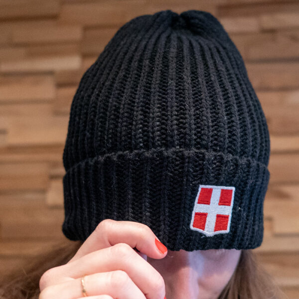Bonnet brodé en savoie et doublé polaire. Couleur : noir