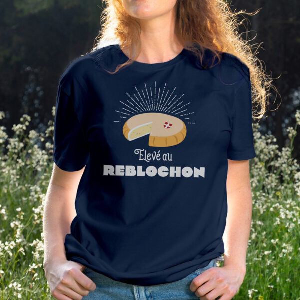 t-shirt-bleu-femme-élevé-au-reblochon-savoie-ou-rien---accessoire-pour-savoyards-et-hauts-savoyards