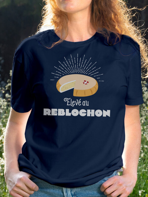 t-shirt-bleu-femme-élevé-au-reblochon-savoie-ou-rien---accessoire-pour-savoyards-et-hauts-savoyards