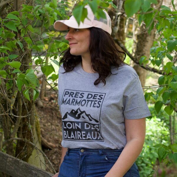 T-shirt Femme - Près des Marmottes loin des Blaireaux – Image 2